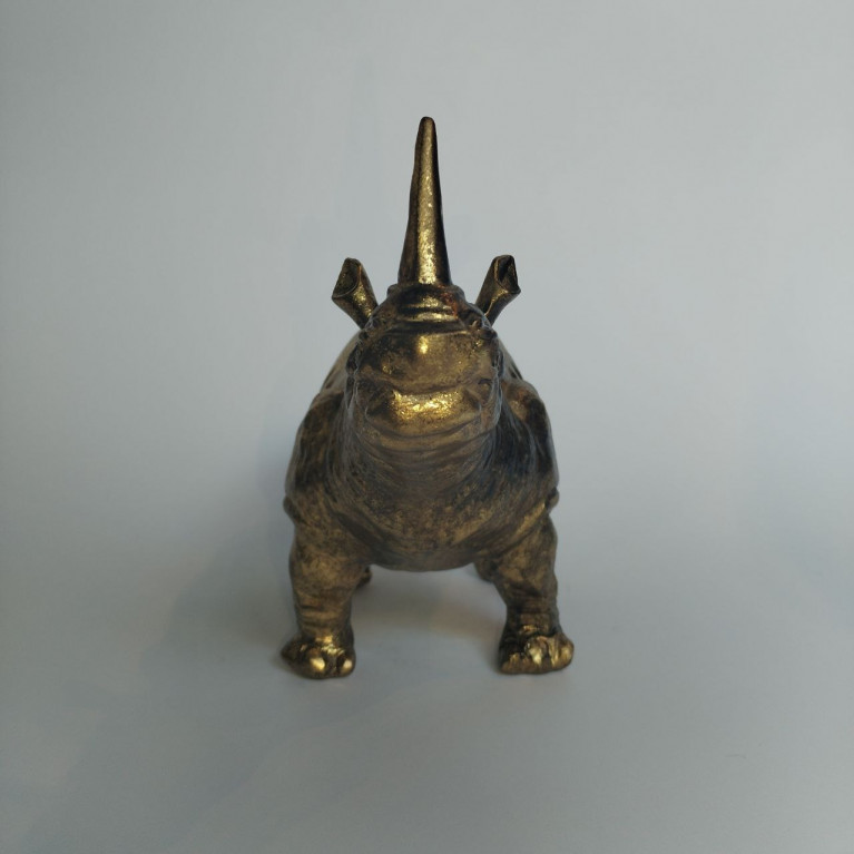 FIGUR AV GULDNOSHORN